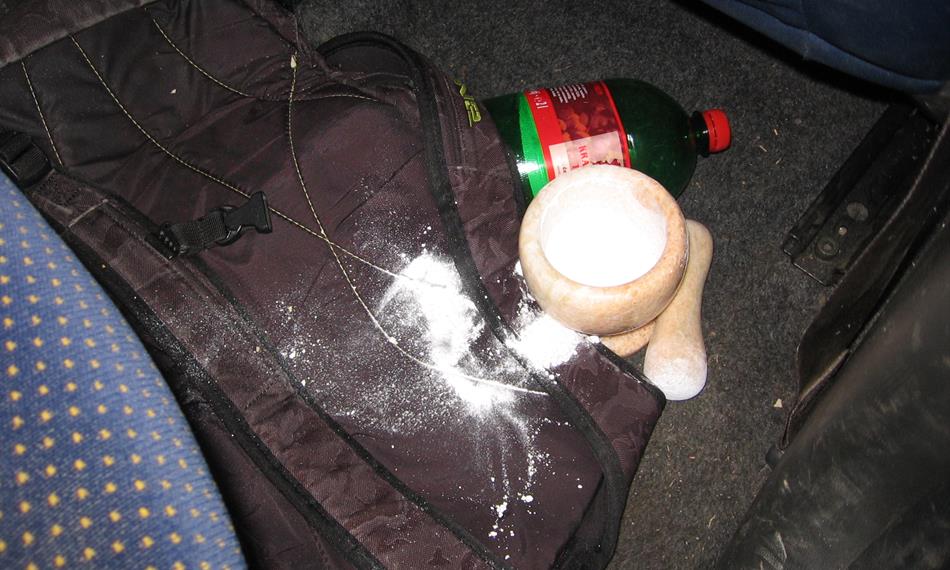 2014-3-18-103hmoždíř s bílou látku v autě .JPG